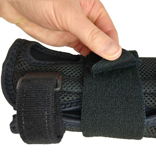 Blue Jay Deluxe Wrist Brace Black for Carpal Tunnel Left , Small/Medium